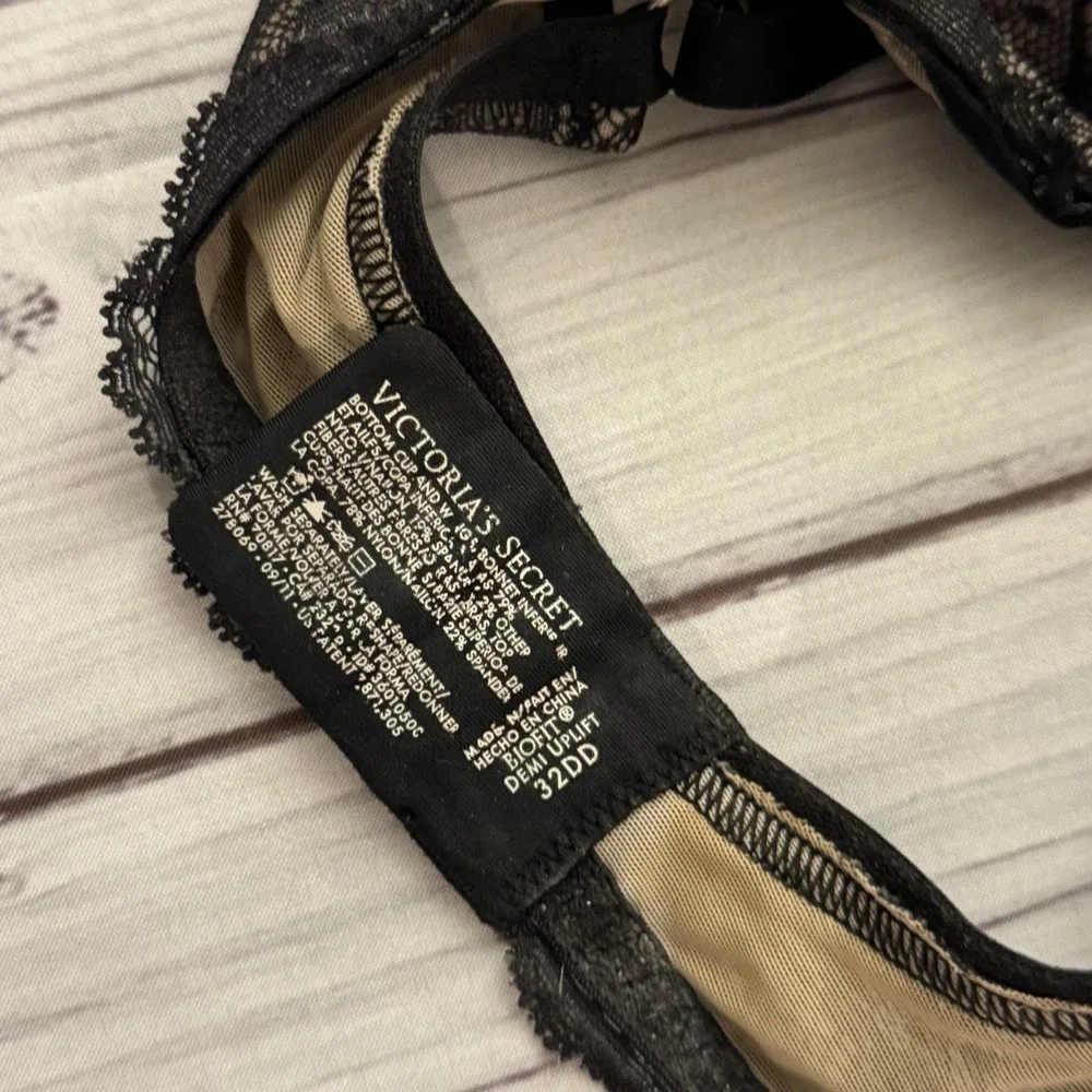 Victoria's Secret Biofit Demi Uplift‎ Bra 32DD Black Embellished Women's Sexy